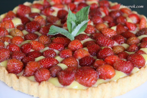 strawberry tart with lemon cream