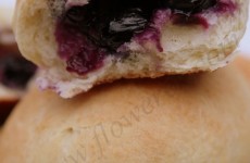 Blueberry buns (jagodzianki)