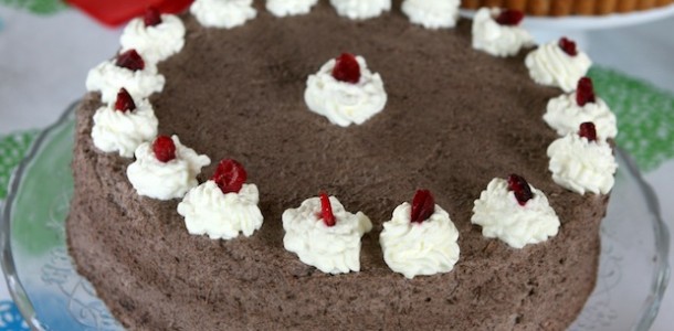 cream and chocolate cake