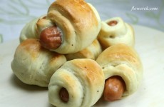 mini hot dogs