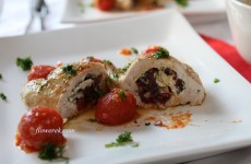 Turkey stuffed with cranberries and ricotta