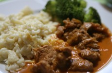 Veal goulash with butter dumplings