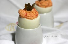 Eggs stuffed with salmon spread