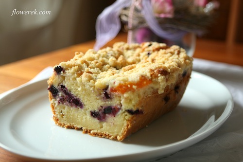 The most delicious butter cake with fruit