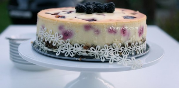 Creamy raspberry cheesecake