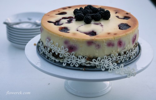 Creamy raspberry cheesecake