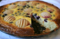Yeast pear and blueberry tart with lavender
