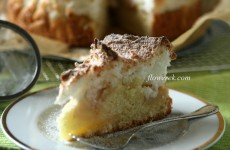 Apple cake with coconut meringue