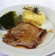 Pork chops with saffron mashed potatoes