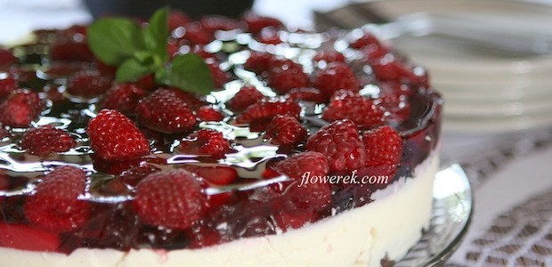 Yogurt cake with summer fruits