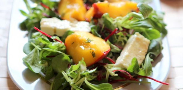 Grilled peach and feta salad