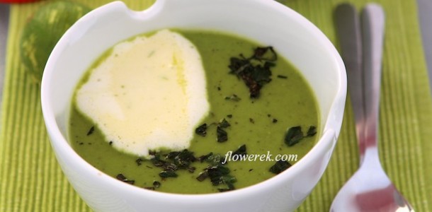 Green pea soup with mint
