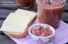 Rhubarb chutney